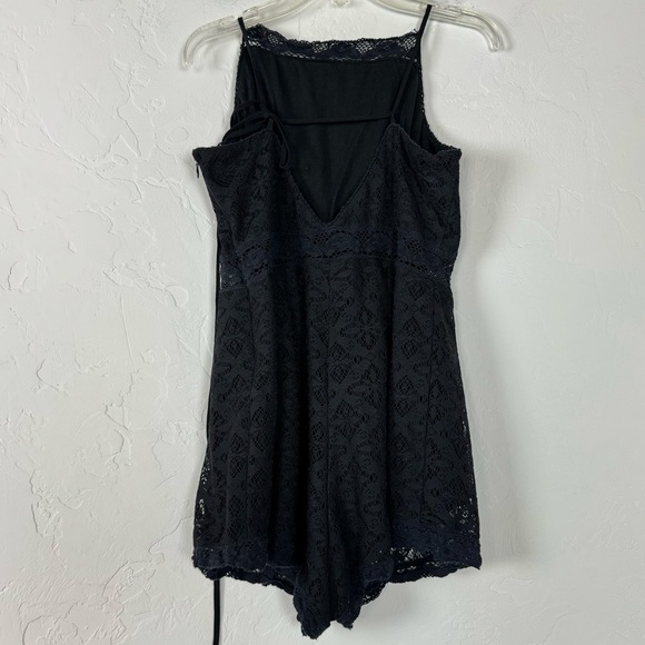 Urban Outfitters Shortie Romper One Piece Lace Black Lined‎ Side Zip Playsuit - Picture 2 of 9
